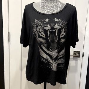 Loose cropped T-shirt